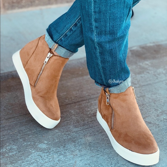 Fabutiq Shoes - HP💕 Hidden Wedge Sneakers